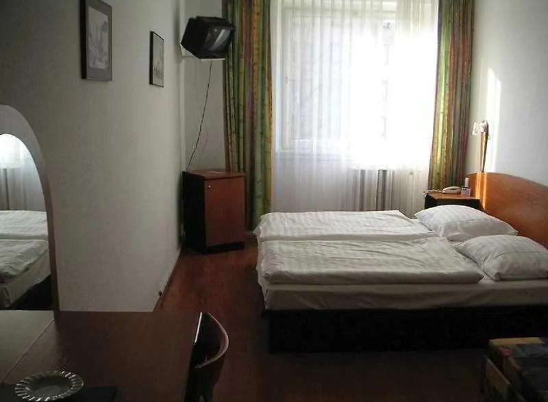 **  Gerand Hotel Touring Budapeszt Węgry